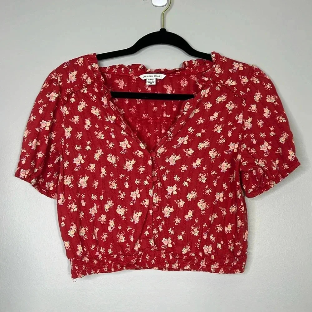 American Eagle Red Floral Cropped Blouse with Center Buttons and Elastic Bottom